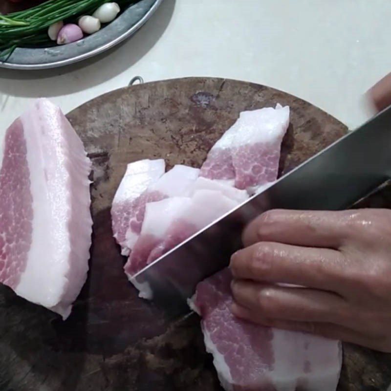 Step 1 Prepare the pork for Pork Fat with Tomato Sauce