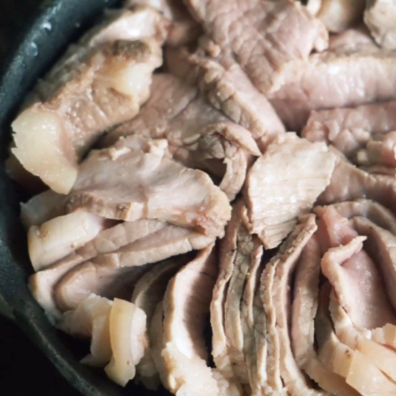 Step 1 Prepare the pork for braised pork with fermented black bean sauce