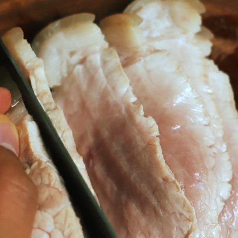 Step 1 Prepare the pork for braised pork with fermented black bean sauce