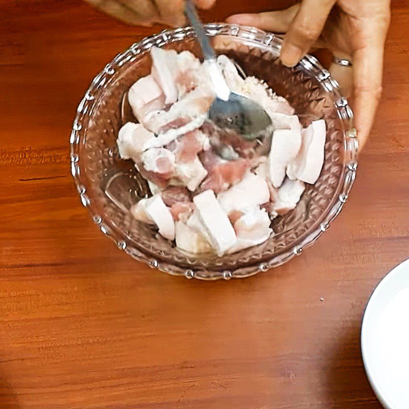 Step 1 Prepare the pork Stir-fried Pork with Bell Peppers and Carrots