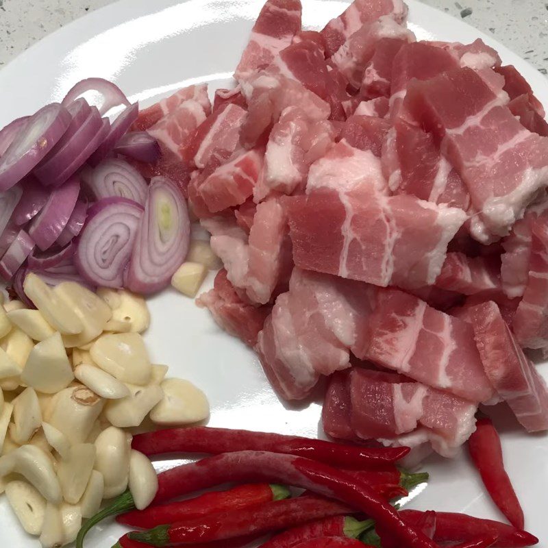 Step 2 Prepare the meat and other ingredients Mackerel braised with tomatoes using an electric pressure cooker