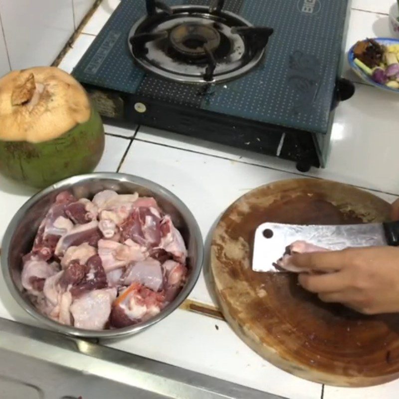 Step 2 Prepare the duck meat for Braised Duck with Vegetables