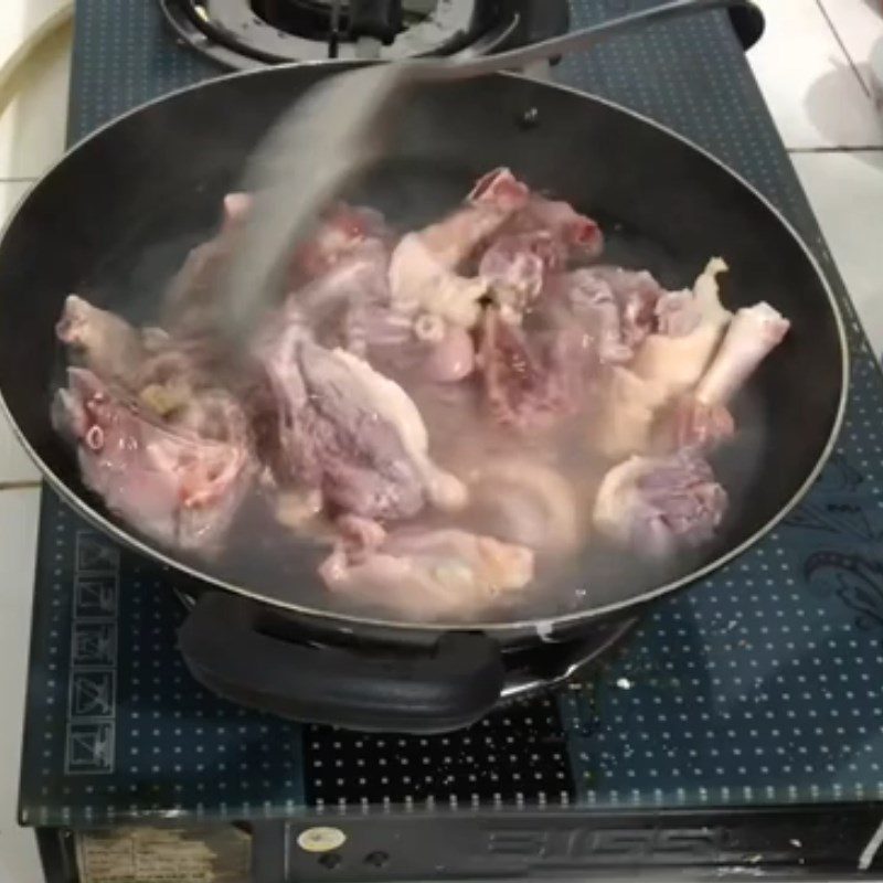 Step 2 Prepare the duck meat for Braised Duck with Vegetables