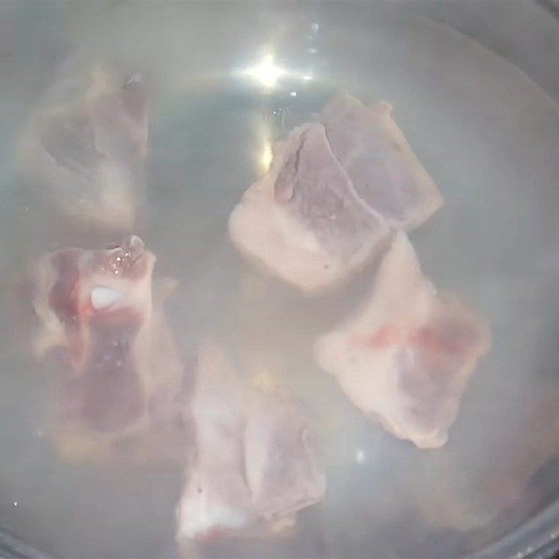 Step 1 Prepare the meat, bones, and pig skin for Hu Tieu Go