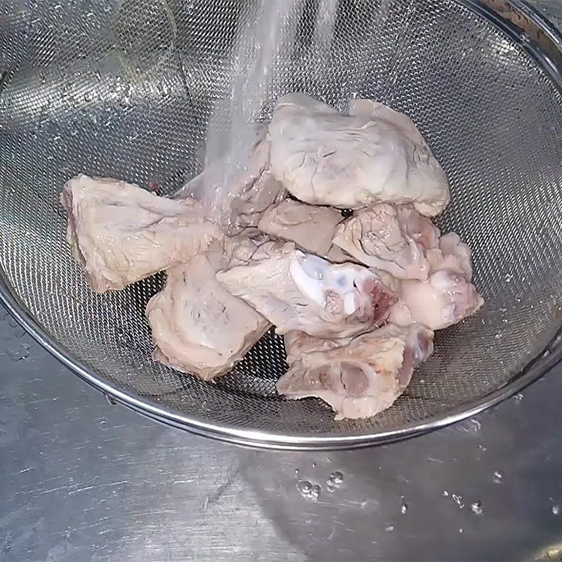 Step 1 Prepare the meat, bones, and pig skin for Hu Tieu Go