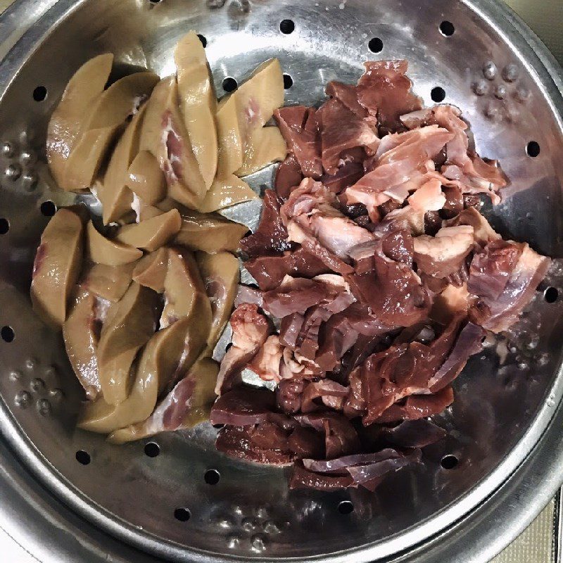 Step 1 Prepare the pig heart for Stir-fried Su Su with Pig Heart