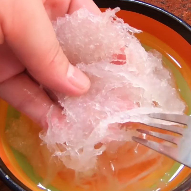 Step 3 Preparing the bird's nest Abalone bird's nest soup