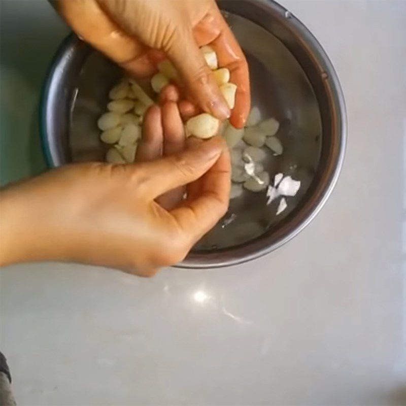 Step 1 Preparing garlic Garlic Powder from sun-drying and roasting