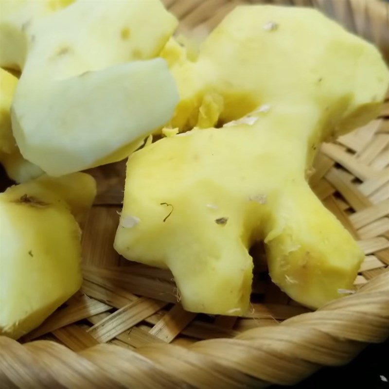 Step 1 Prepare garlic, ginger Honey steamed garlic
