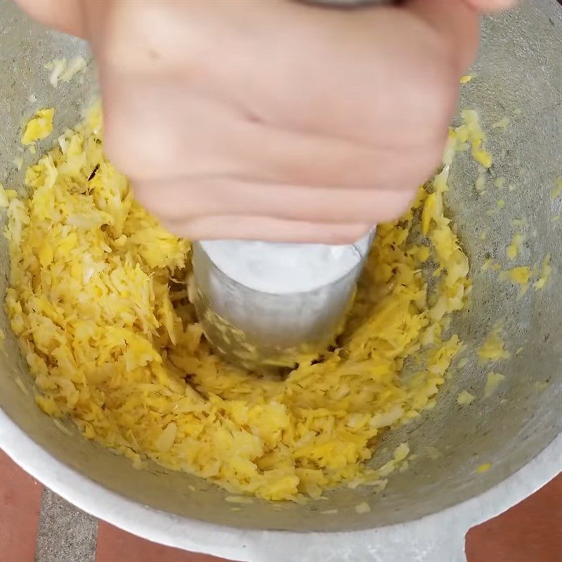 Step 1 Prepare garlic, ginger Honey steamed garlic