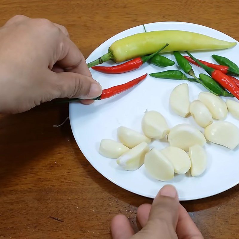 Step 2 Prepare garlic and chili Sour Bamboo Shoot with Garlic and Chili