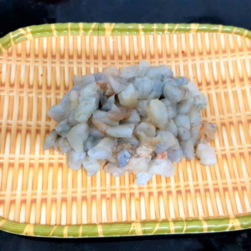 Step 1 Preparing the shrimp for Baked Shrimp with Cheese (Recipe shared by users)