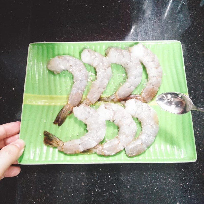 Step 1 Prepping shrimp Shrimp wrapped in fried potatoes using an air fryer