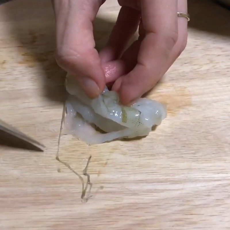 Step 1 Prepare the shrimp Shrimp with bay leaves