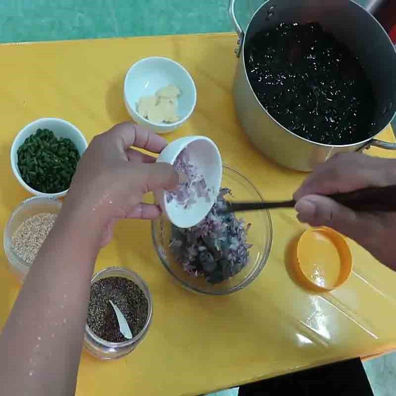 Step 1 Prepare the shrimp for Seaweed Soup with Fresh Shrimp