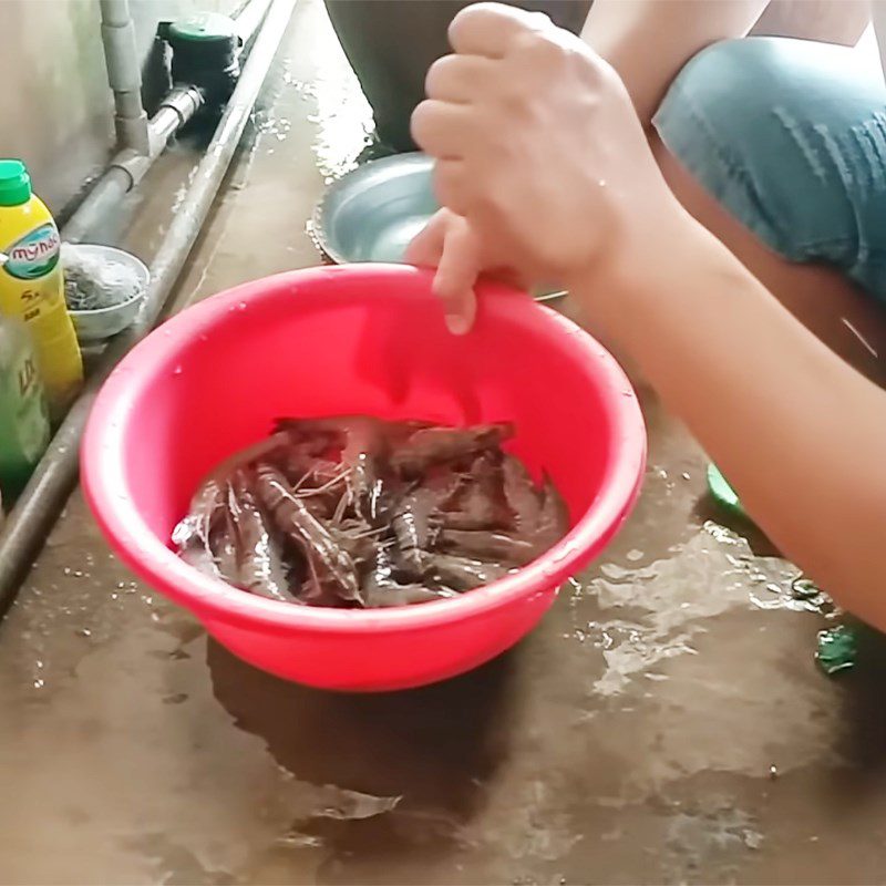 Step 1 Prepare shrimp for Stir-fried Shrimp with Satay