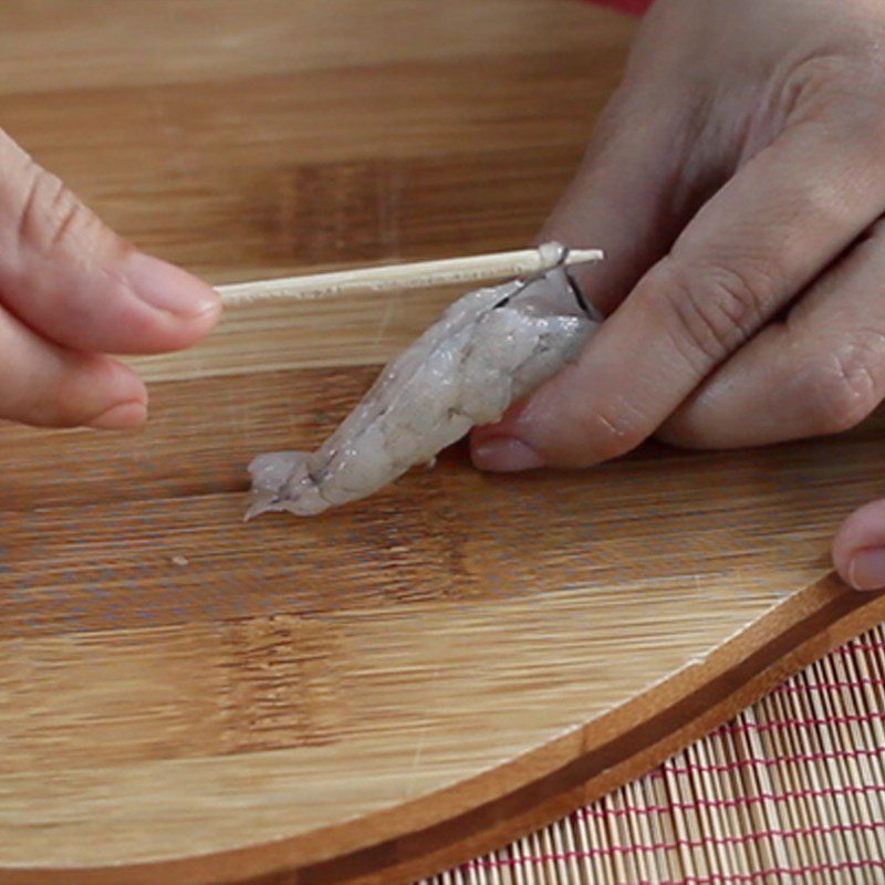 Step 1 Prepare the shrimp for Land Shrimp Spring Rolls