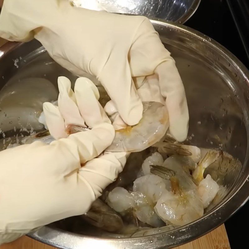 Step 1 Prepare the shrimp for asparagus soup