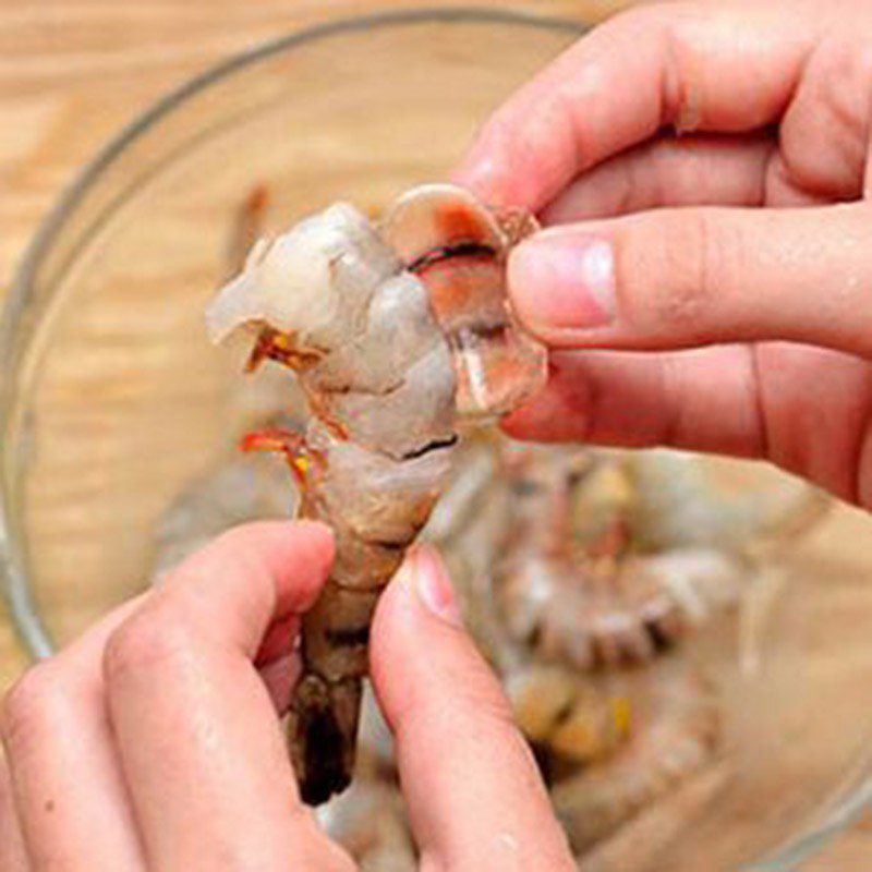 Step 1 Prepare the shrimp for the shrimp radish soup