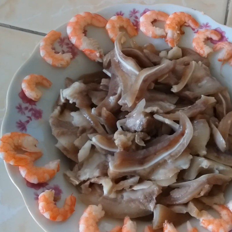 Step 2 Preparing the shrimp Pork ear salad with onion