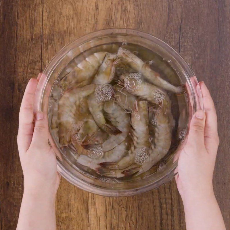 Step 1 Prepare shrimp Shrimp steamed with coca