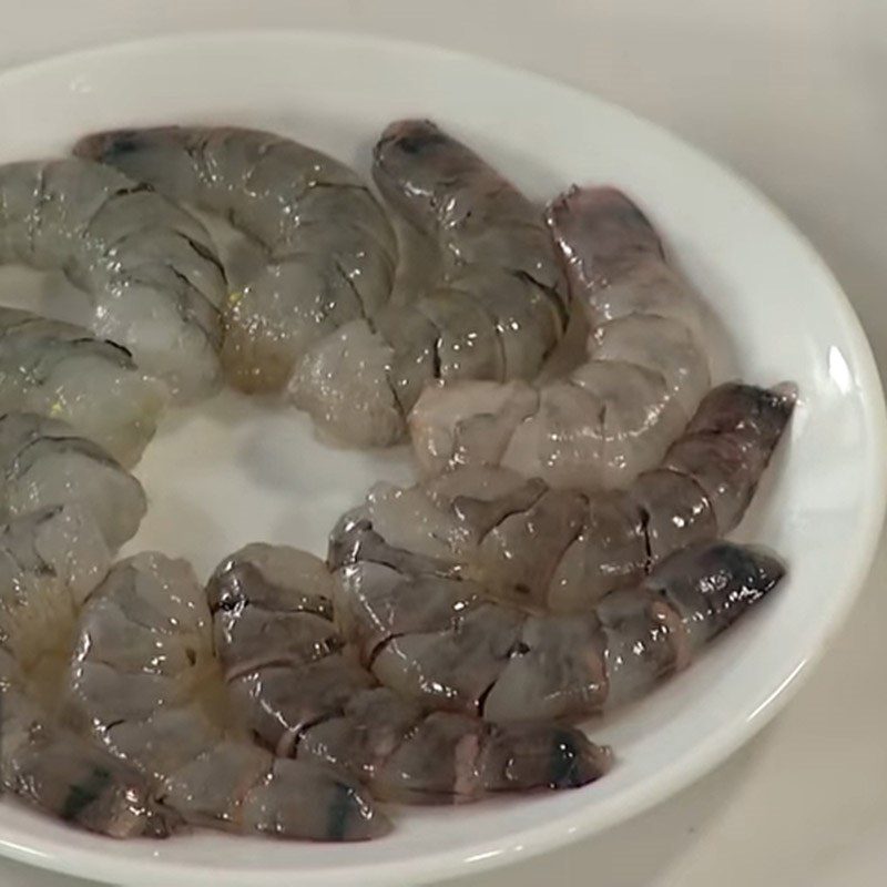 Step 1 Prepare the shrimp for the shrimp radish soup