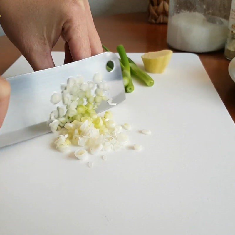 Step 1 Prepare the ingredients for steamed silken tofu with egg and minced meat