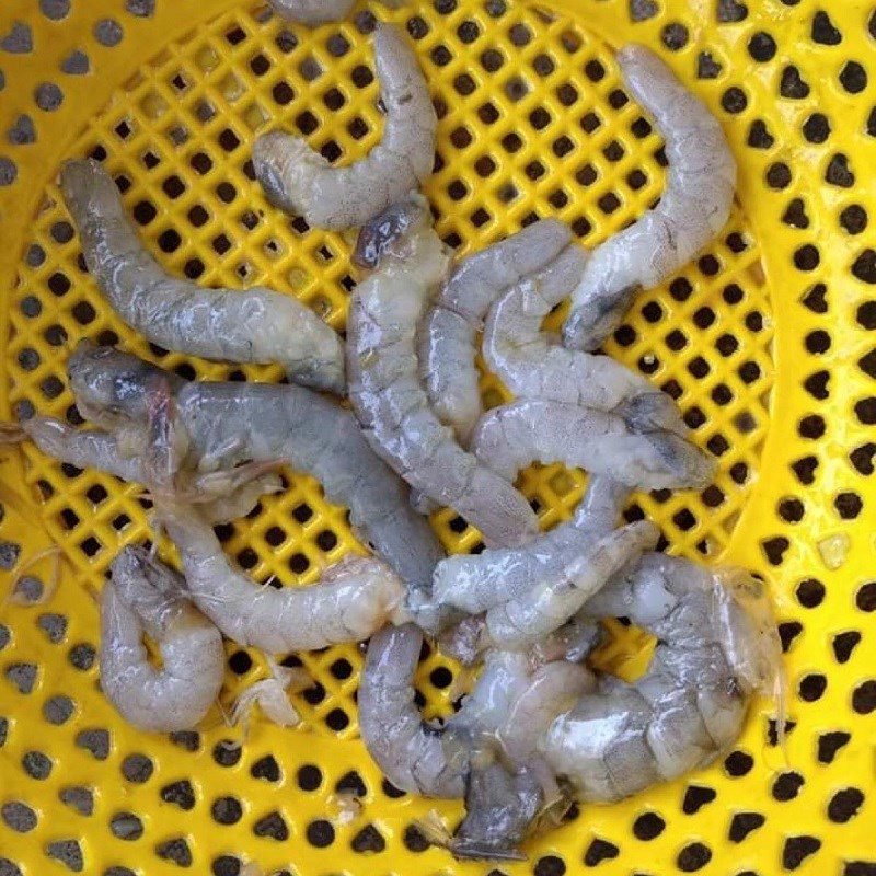 Step 1 Prepare fresh shrimp for fresh shrimp napa cabbage soup