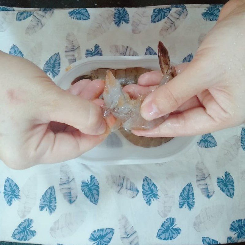 Step 1 Prepare the shrimp Fried Potato-Wrapped Shrimp with an Air Fryer