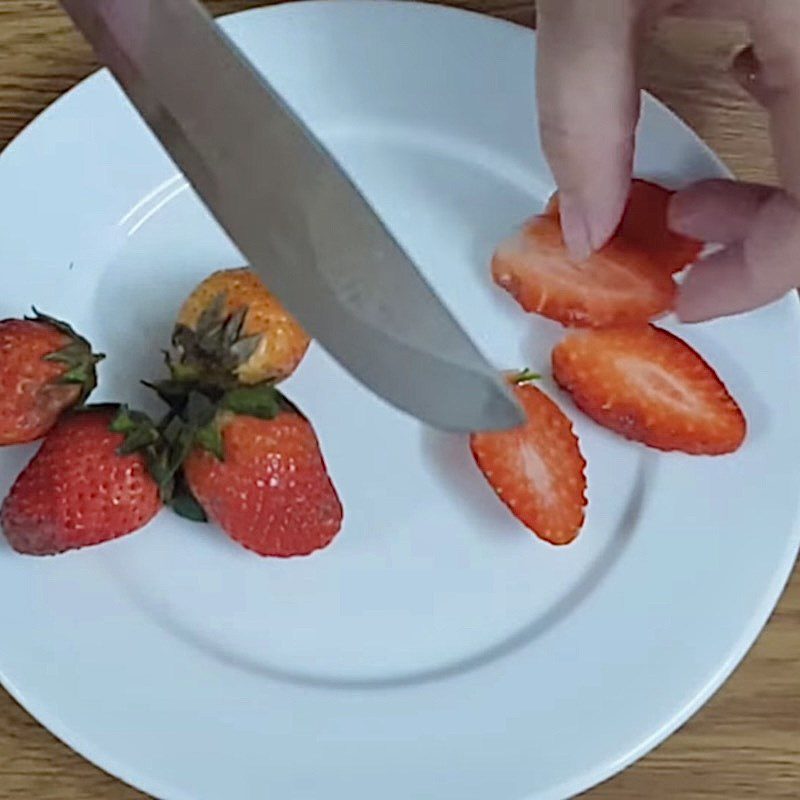 Step 4 Prepare the fruit for fruit jelly yogurt