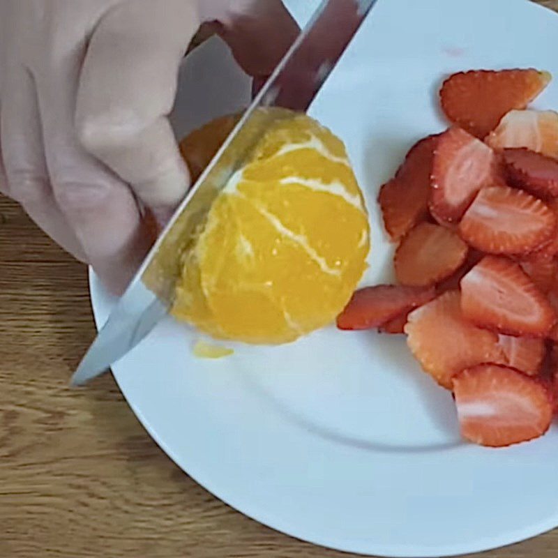 Step 4 Prepare the fruit for fruit jelly yogurt