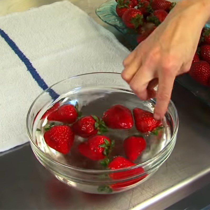 Step 7 Prepare the fruits Mixed fruit tart in a cup shape