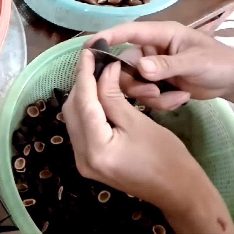 Step 1 Prepare starfruit for Black Starfruit Sticky Rice