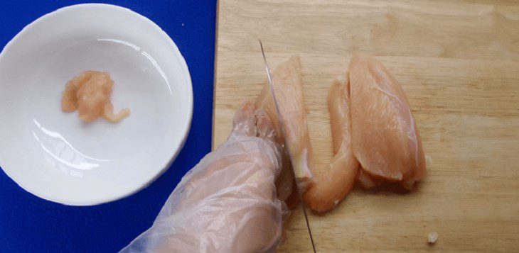 Step 1 Prepare chicken breast and onion, garlic for shredded chicken