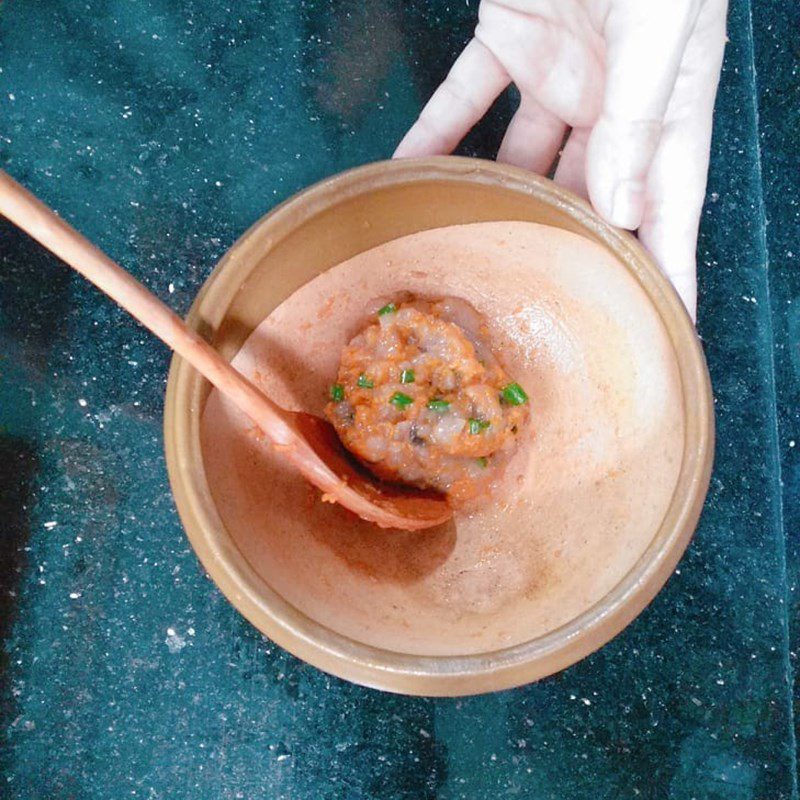 Step 2 Prepare, marinate shrimp and form shrimp balls for seaweed soup