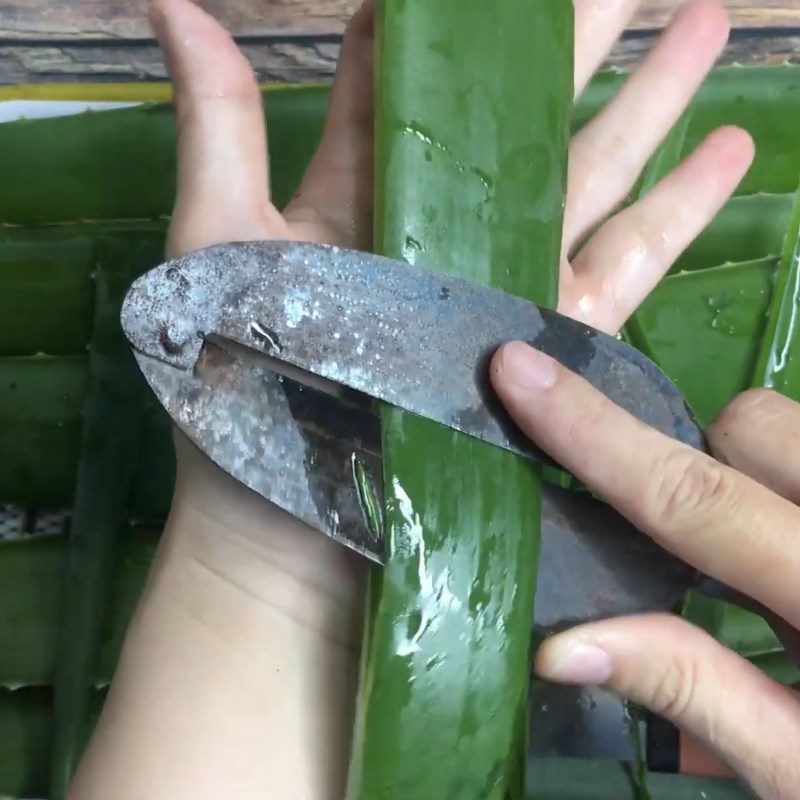 Step 1 Prepare and Cut Aloe Vera Aloe Vera with Chia Seeds and Rock Sugar