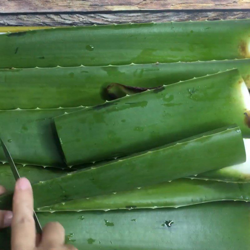 Step 1 Prepare and Cut Aloe Vera Aloe Vera with Chia Seeds and Rock Sugar
