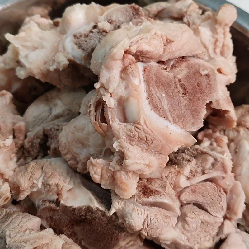 Step 2 Preparing and blanching the pork bones for Lotus Root Soup with Pork Bones