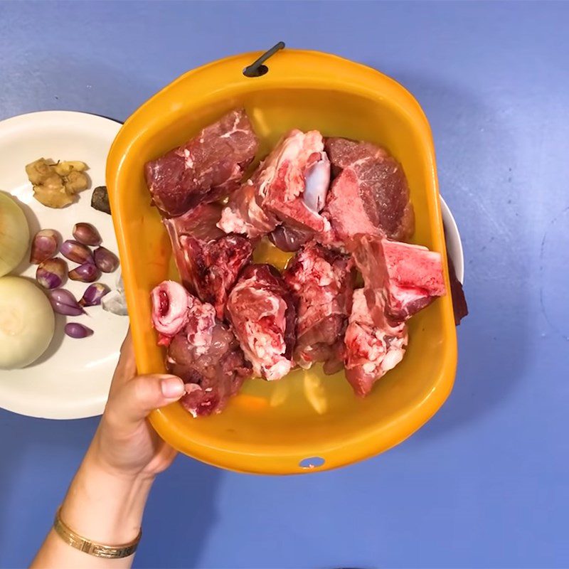 Step 1 Prepare and blanch the beef for pho