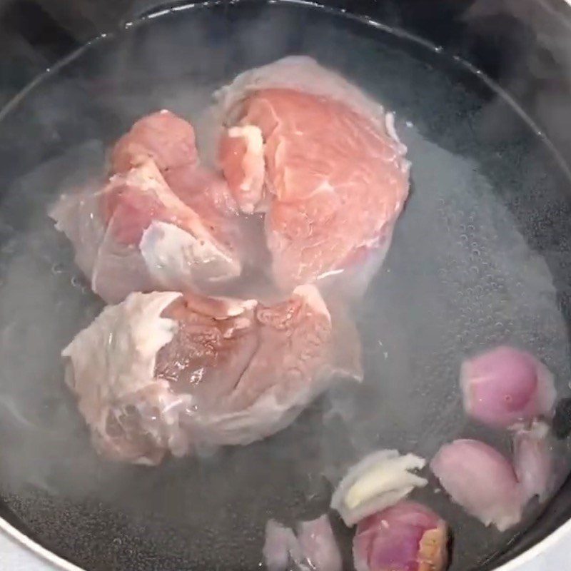 Step 1 Preparation and blanching beef for pho (cooked with pho spice packet)