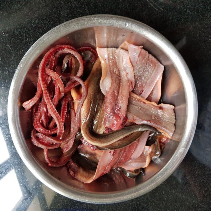 Step 2 Preparation and frying eel Eel with banana and tofu stew