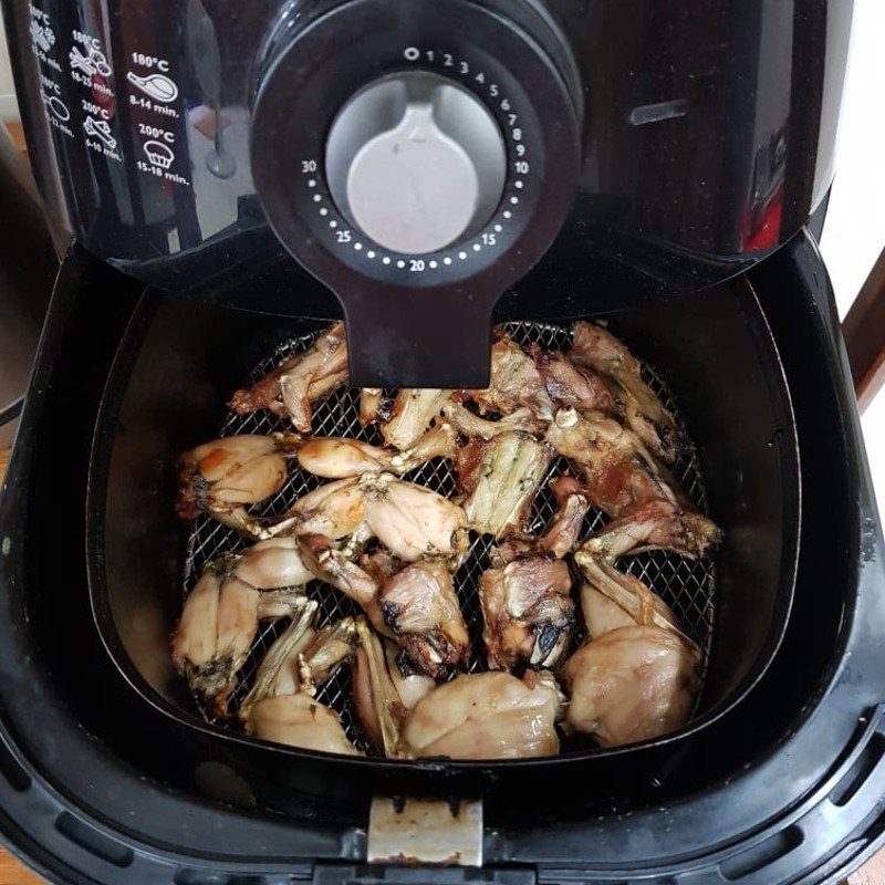 Step 1 Prepare and fry frog meat Frog braised with banana and tofu