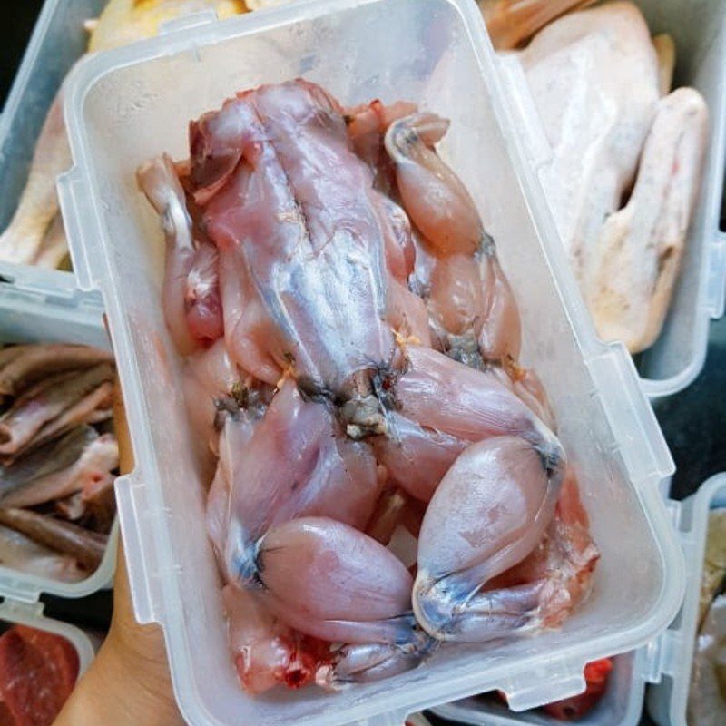 Step 1 Prepare and fry the frog meat Frog stewed with banana and tofu