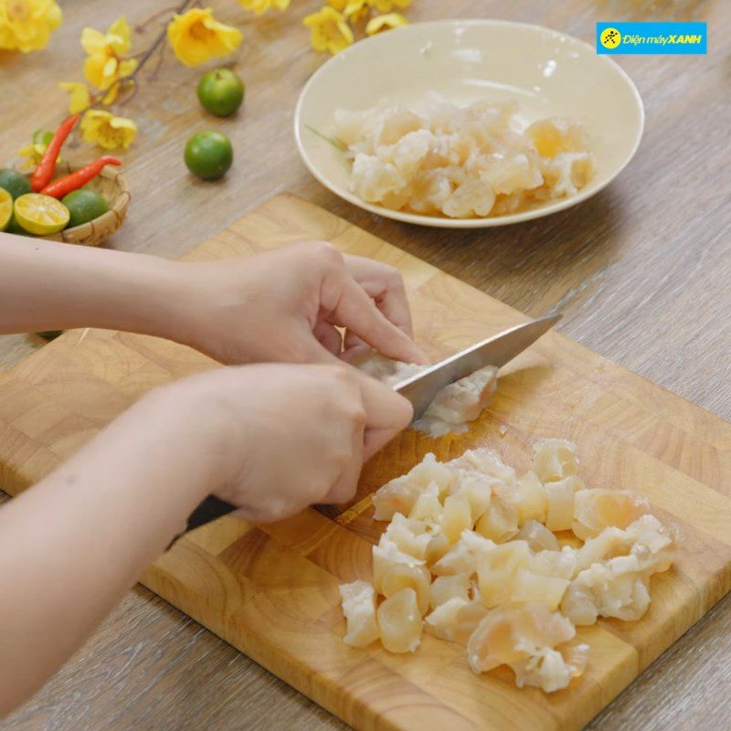 Step 1 Prepare and simmer beef tendons Beef tendons mixed with young starfruit in salted lime sauce