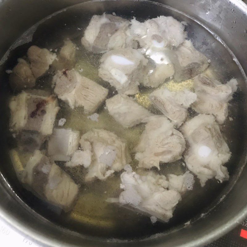 Step 2 Prepare and simmer the pork ribs Broccoli soup with pork ribs