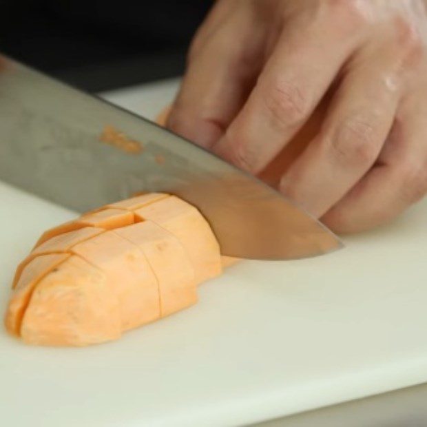 Step 1 Prepare and steam sweet potatoes Mashed sweet potatoes