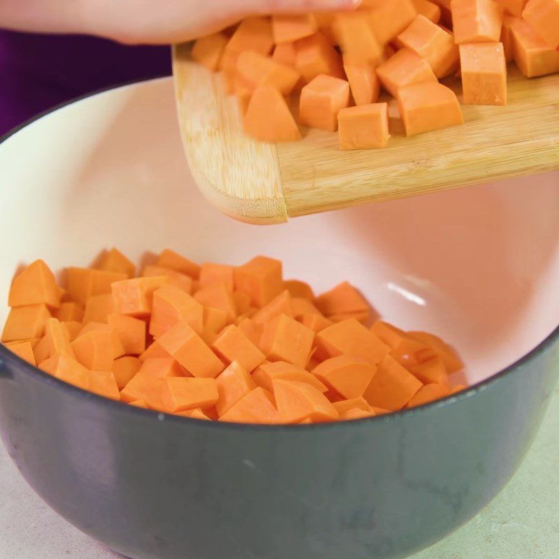 Step 1 Prepare and steam sweet potatoes Sweet potato mashed with cinnamon and honey