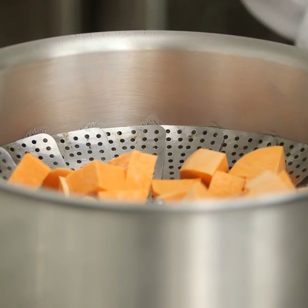 Step 1 Prepare and steam sweet potatoes Mashed sweet potatoes