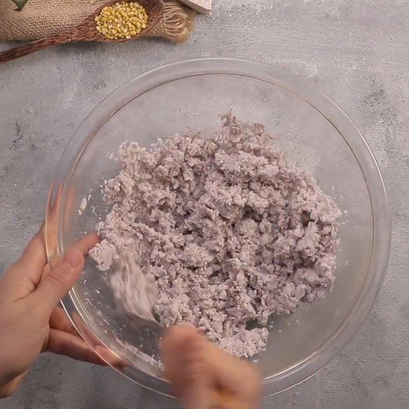 Step 3 Prepare and steam taro Sweet taro cake with mung bean filling