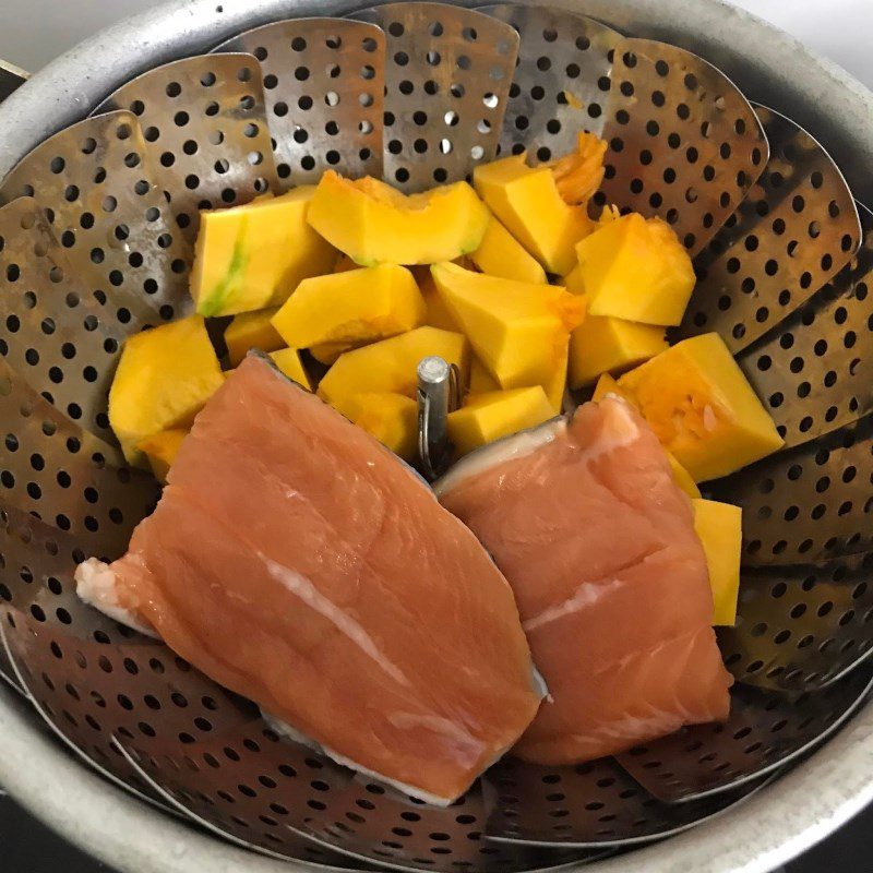 Step 1 Prepare and steam the ingredients for Salmon Pumpkin Oatmeal